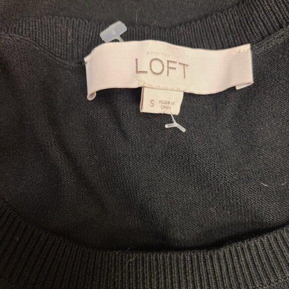 Black Ruffle bottom LOFT top Sz S - Picture 3 of 4